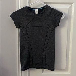 size 8 dark grey ivivva short sleeve